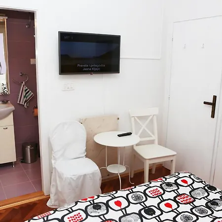 Denoble Guest house *